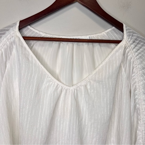 ASTR White Vneck Cropped Pinstipe Blouse Size Large - Picture 3 of 9